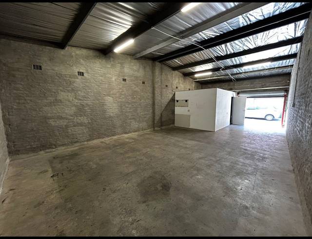 72M² WAREHOUSE TO LET IN EASTGATE
